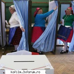 perioada de vot a fost prelungita din cauza revarsarii unguri s-au prezentat ieri in numar mare la